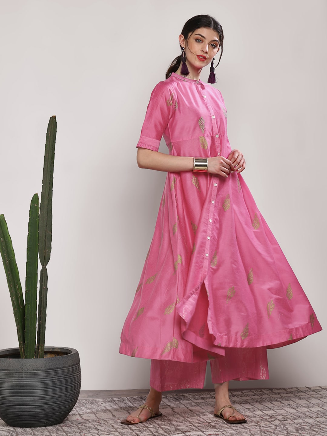 Sangria Women Pink Printed Kurta with Trousers