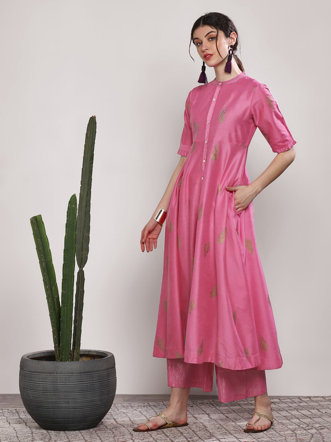 Sangria Women Pink Printed Kurta with Trousers