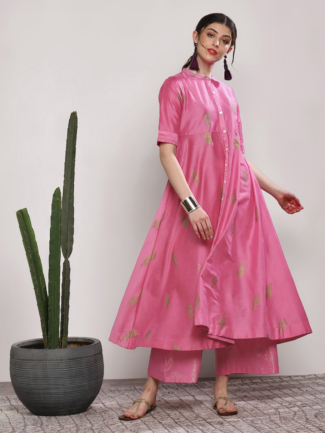 Sangria Women Pink Printed Kurta with Trousers