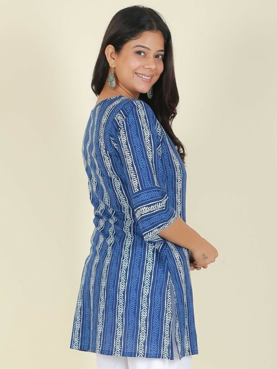 Aramya Blue Soft Cotton Striped Straight Kurta for Women
