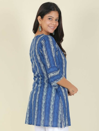 Aramya Blue Soft Cotton Striped Straight Kurta for Women