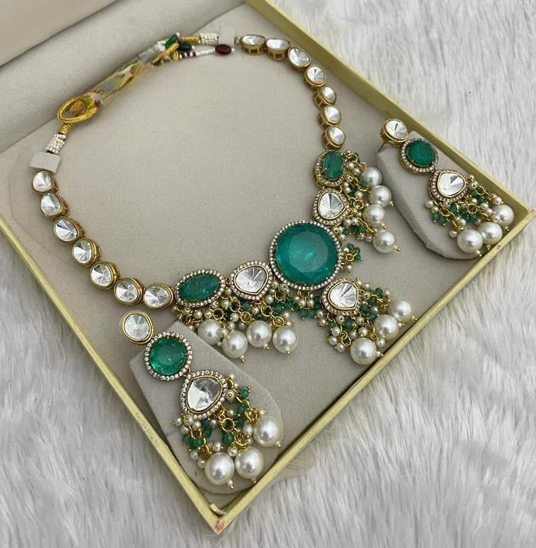 Adroable Designer Pearl Kundan Set