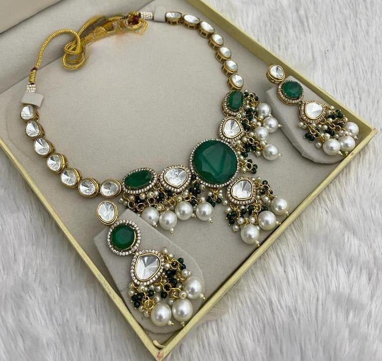 Adroable Designer Pearl Kundan Set