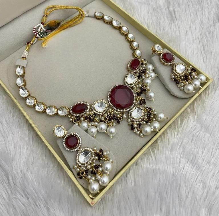 Adroable Designer Pearl Kundan Set