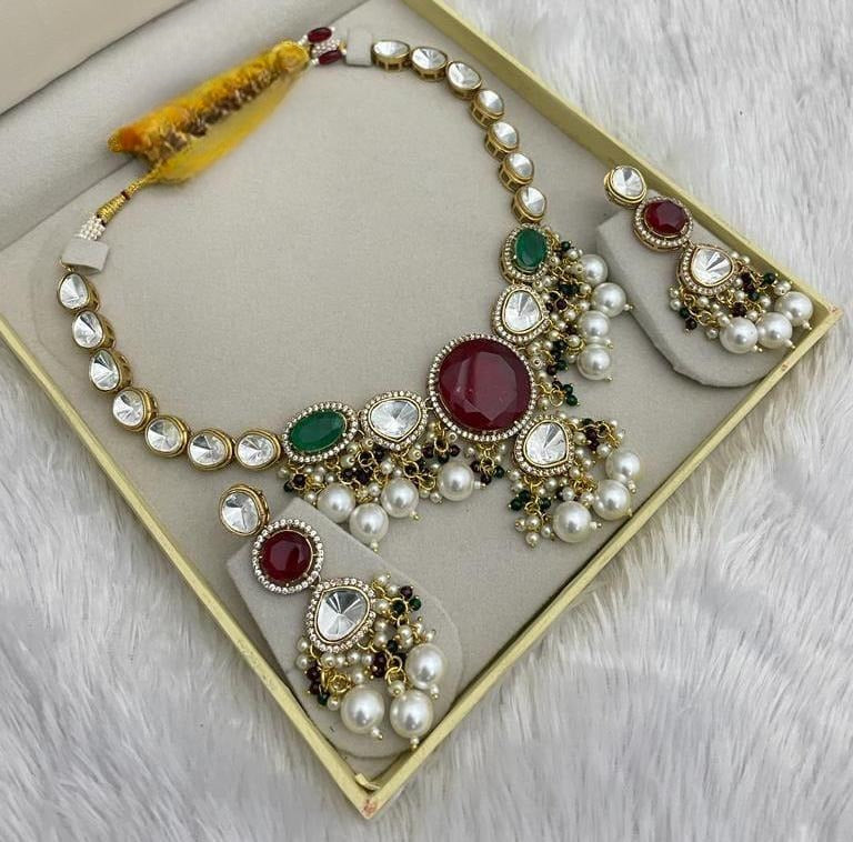 Adroable Designer Pearl Kundan Set