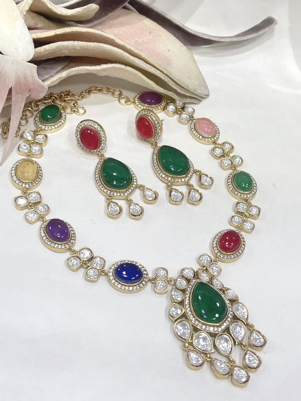 Adroable Kundan Set With Precious Stone