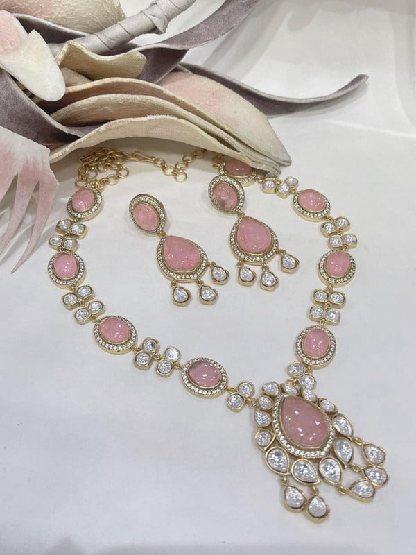 Adroable Kundan Set With Precious Stone