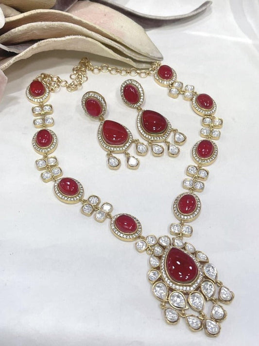 Adroable Kundan Set With Precious Stone