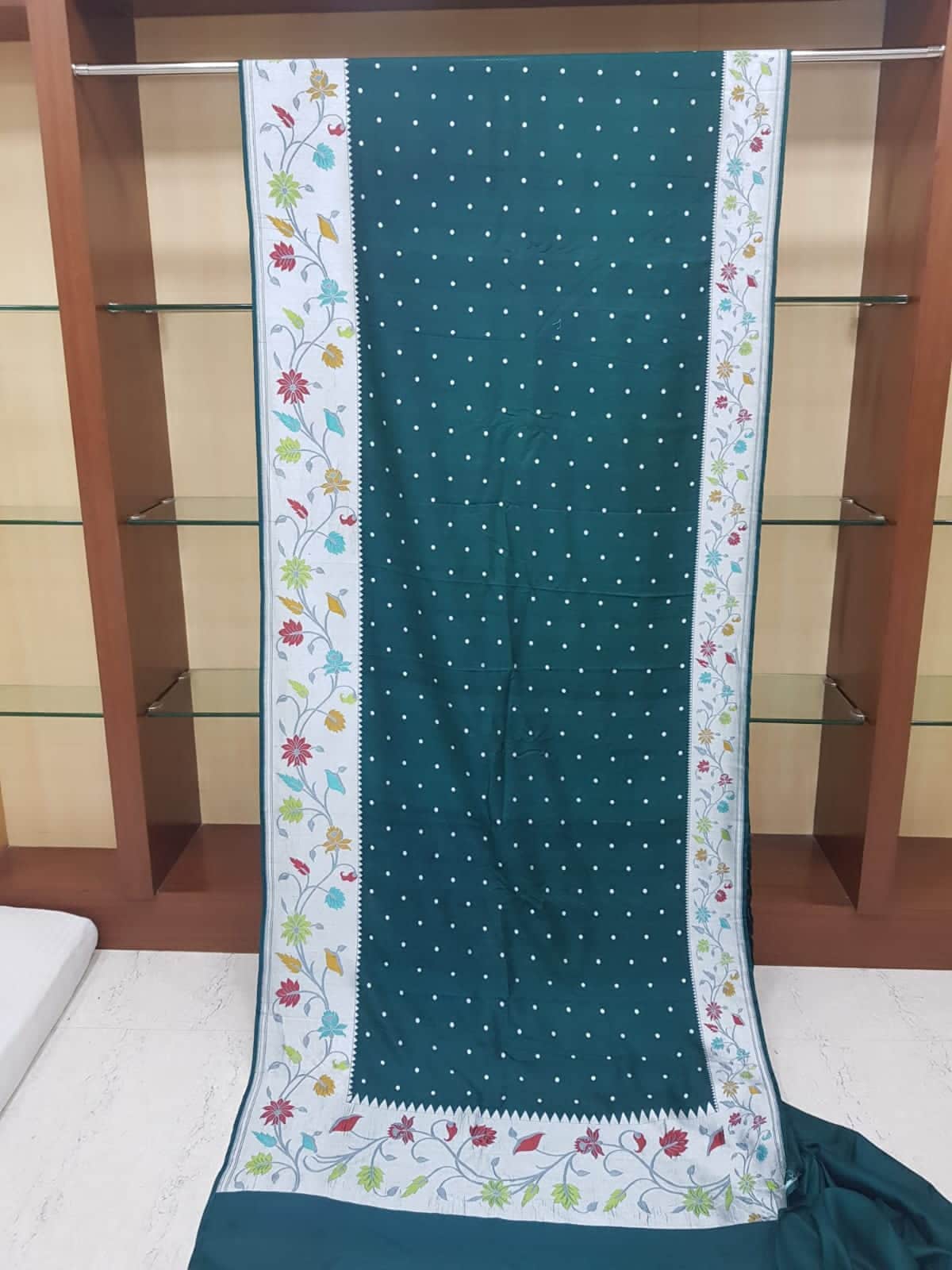 Banarasi Silk Saree with meenakari  border and Zari booti