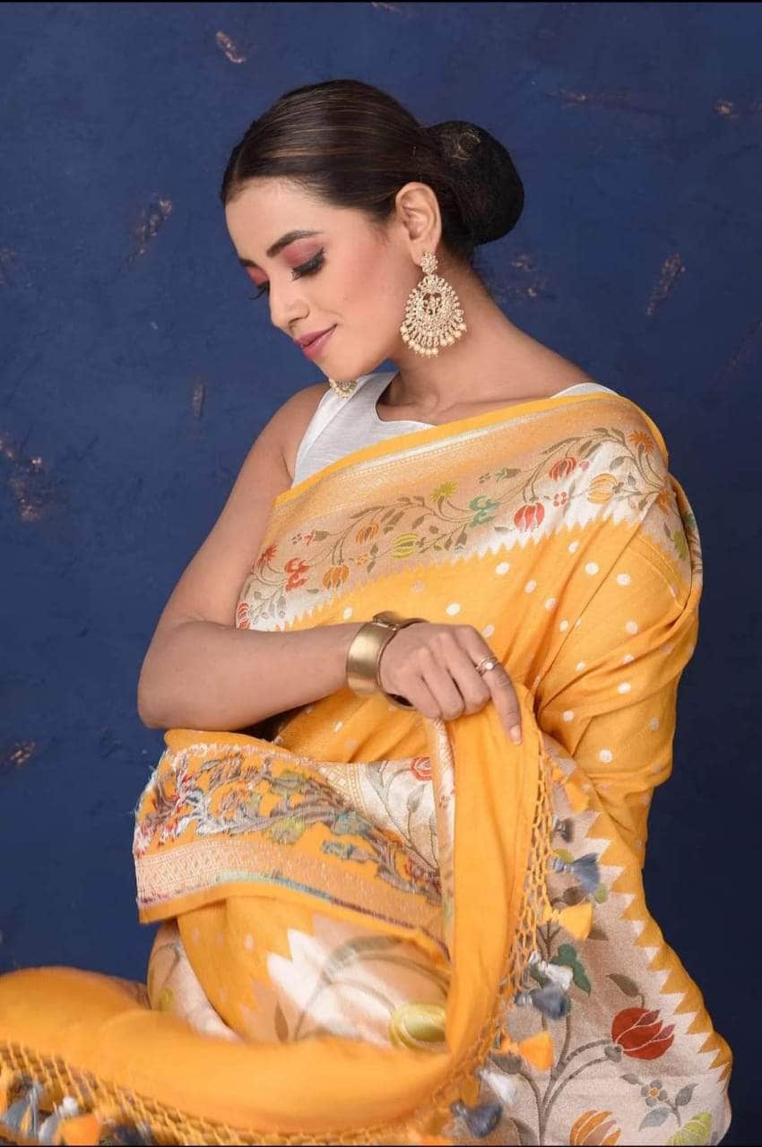 Banarasi Silk Saree with meenakari  border and Zari booti