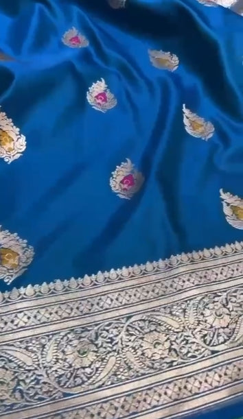 Beautiful Flowy Fabric Zari Weaved Banarasi Mashru Silk Saree