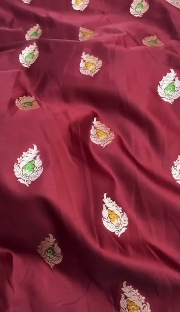 Beautiful Flowy Fabric Zari Weaved Banarasi Mashru Silk Saree