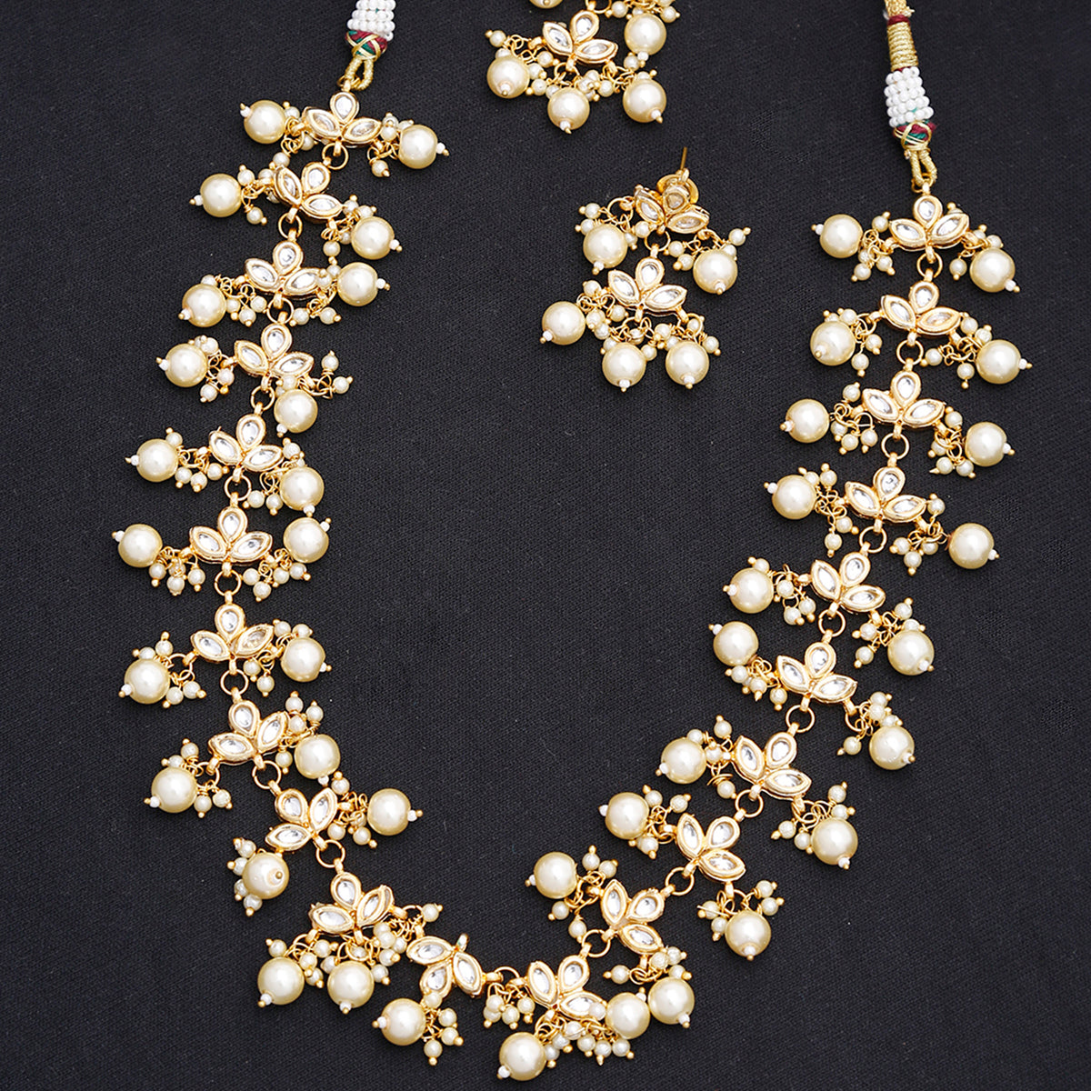 Beautiful Kundan Necklace With Earrings Set
