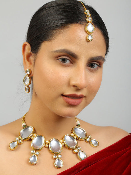 Beautifully Handcrafted Maharani Look Kundan Necklace With Earrings and Mang Tikka