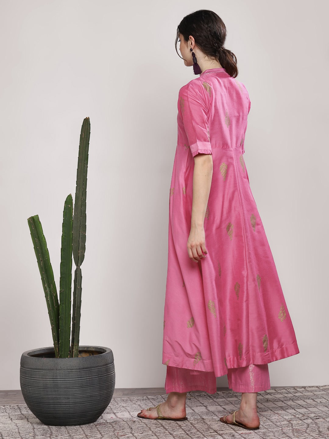 Sangria Women Pink Printed Kurta with Trousers