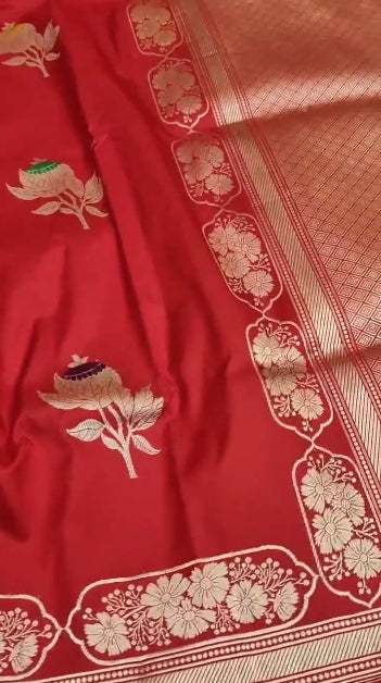 Elegant Lightweight Banarasi Mashru Silk Saree Comes with Zari Border