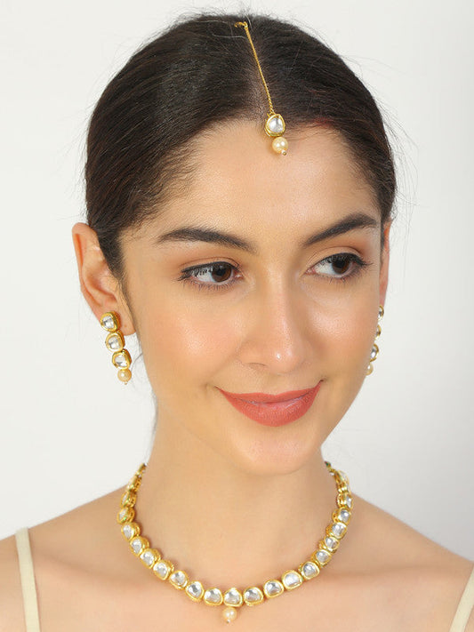 Handcrafted Beautiful Kundan Necklace With Earrings and Maang Tikka