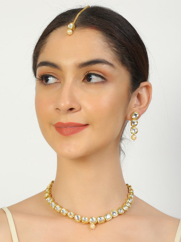 Handcrafted Beautiful Kundan Necklace With Earrings and Maang Tikka