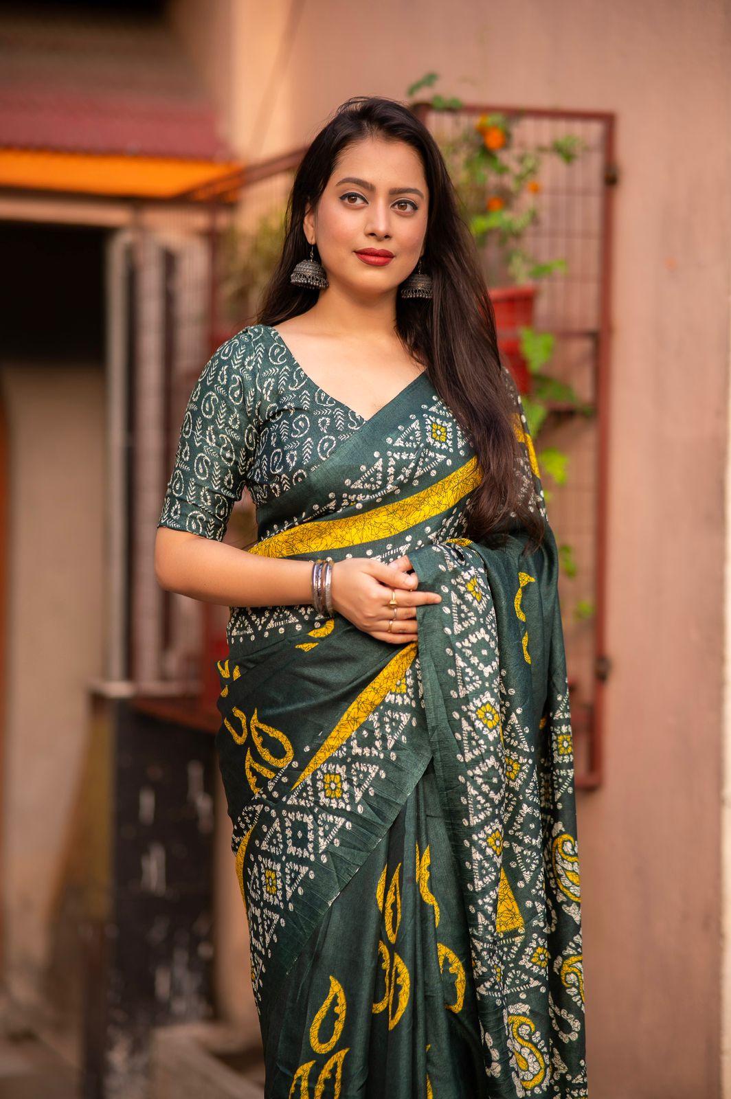 Green Silk Blend Ethnic Motifs Saree with Unstitched Blouse - Hiral Fashion