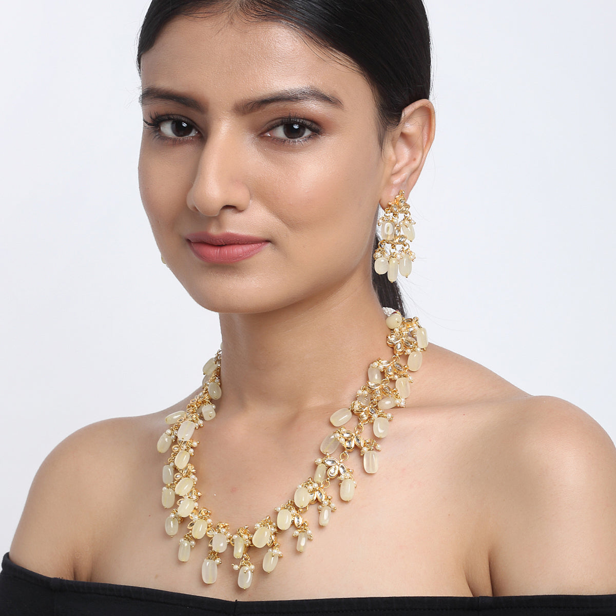 Kundan Necklace With Earrings and Precious Stone