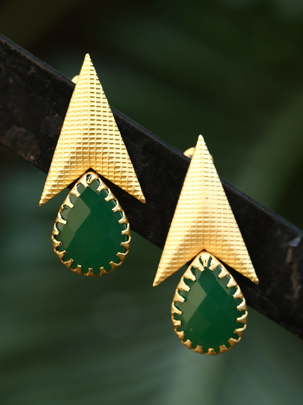 Joban Fashion Women Green Stone Matte Gold Earrings