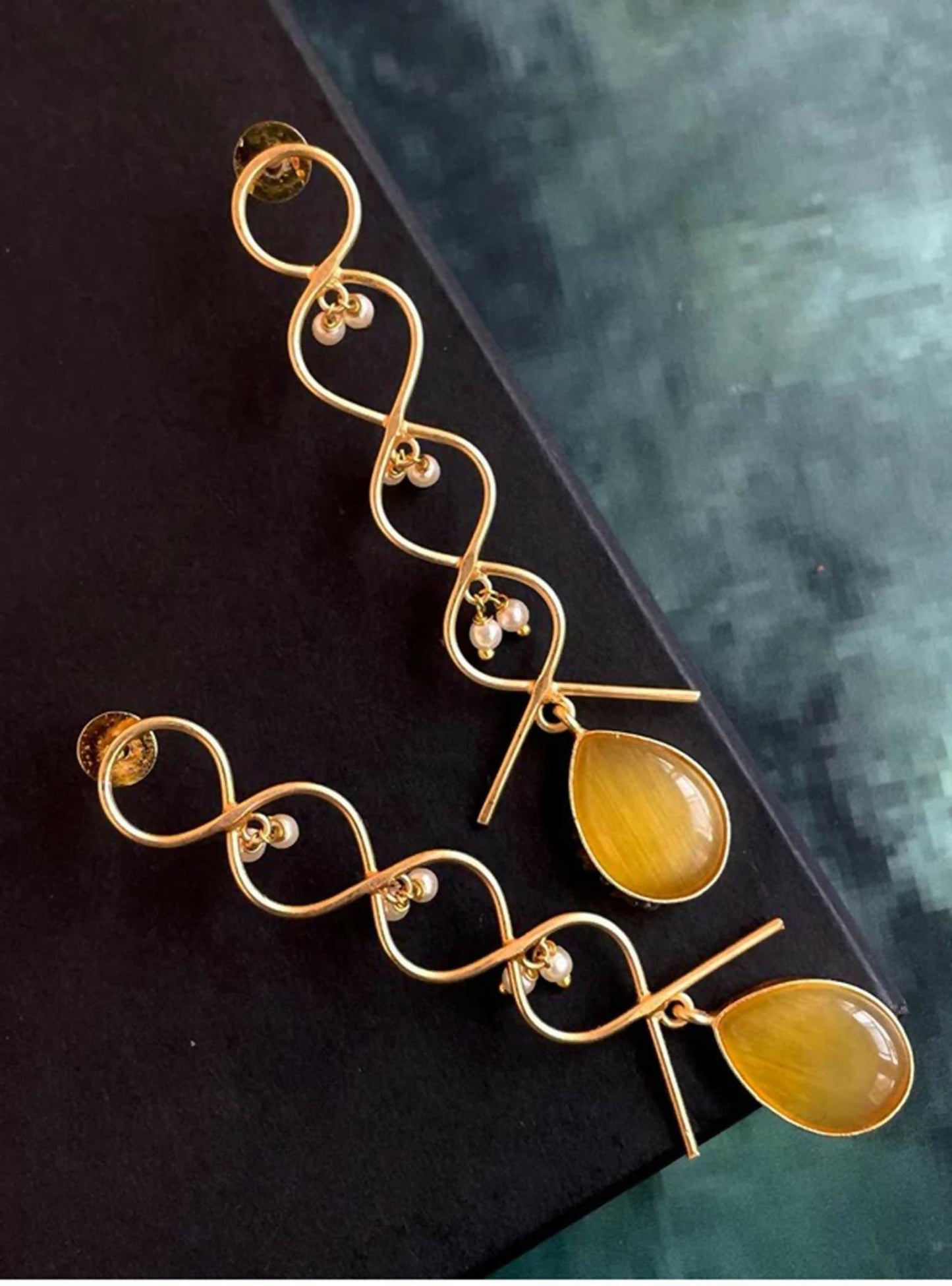 Joban Fashion Monalisa Stone Zigzag Golden Earring