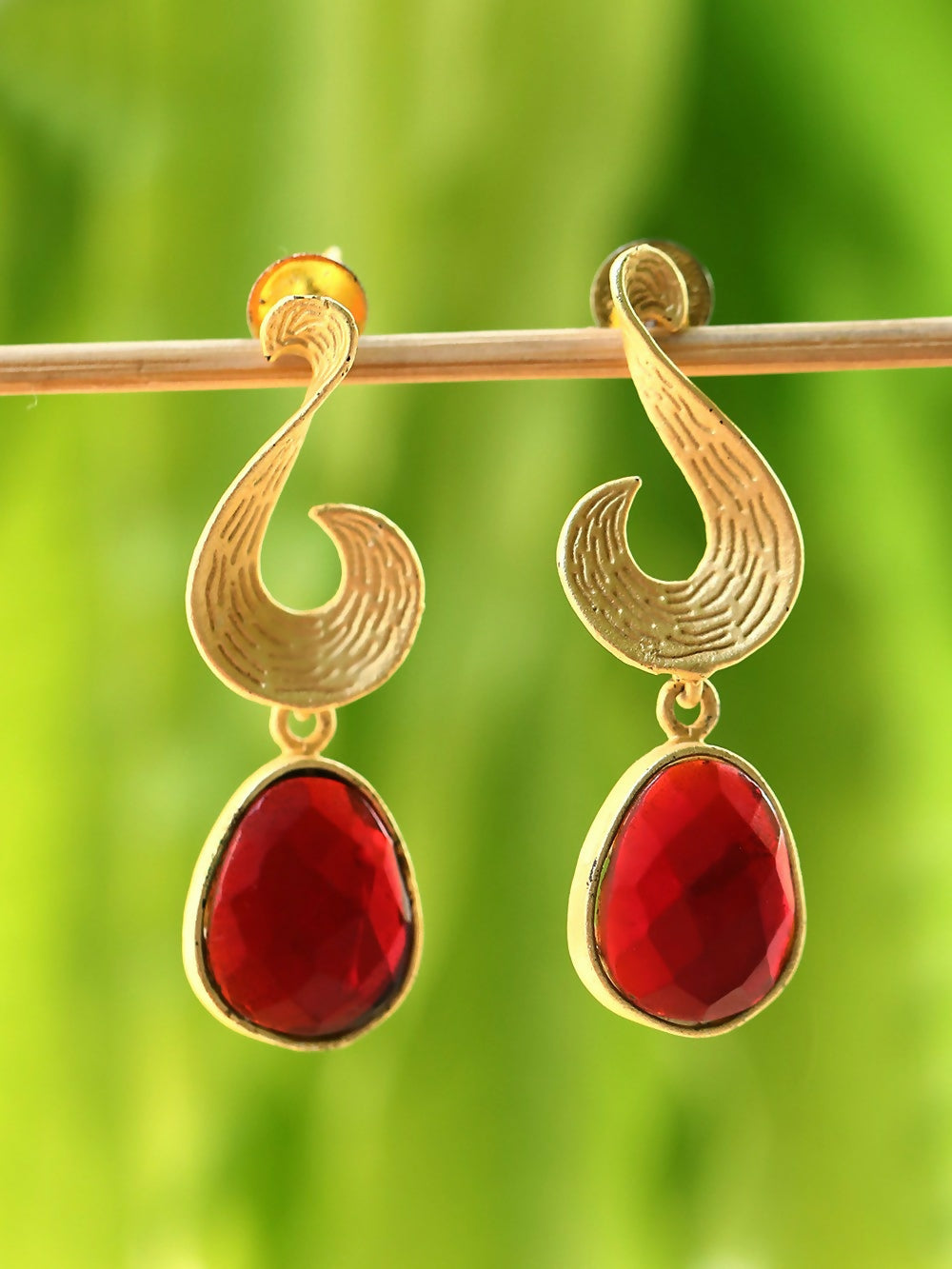 Joban Fashion Women Red Stone Matte Gold Earrings