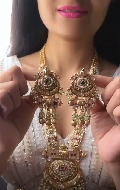 Women's Presenting Antique Necklace Set